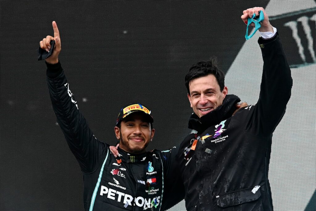 Kurzzeit-Vertrag: Hamilton weiter im Mercedes
