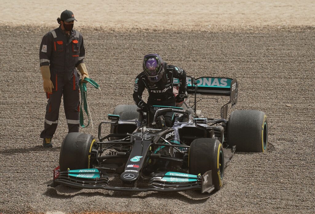 Hamilton macht sich nach Mercedes-Stotterstart keine Sorgen
