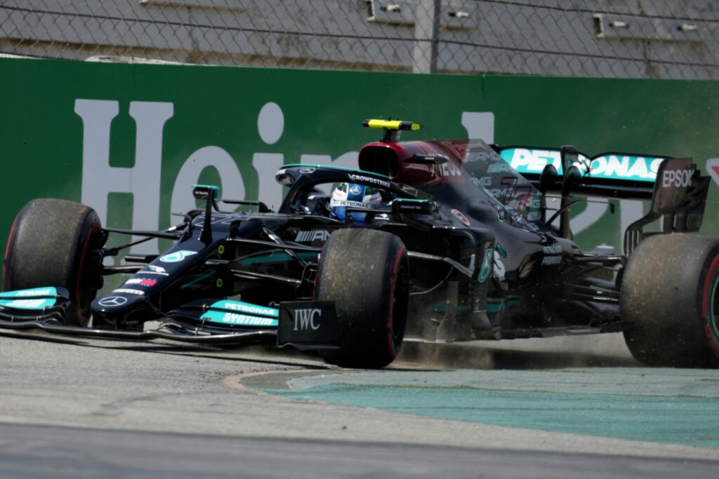 Bottas im ersten Training in Barcelona vor Verstappen