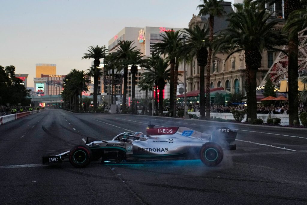 Russell Schnellster in Las Vegas – Albon verliert Hinterrad