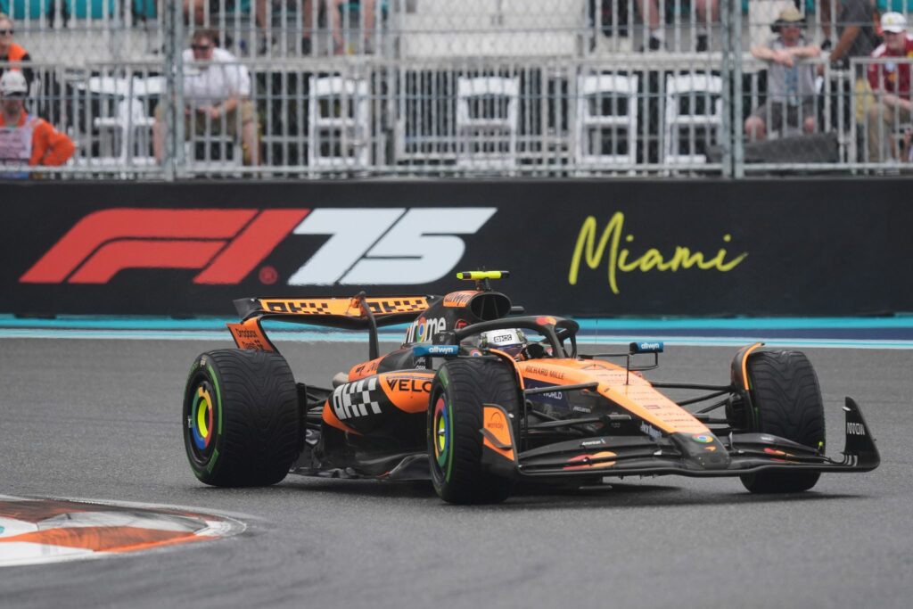 Norris bleibt im Miami-Chaos cool – Strafe für Verstappen